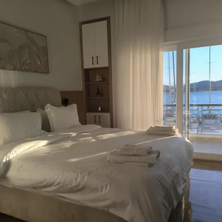 Apartment Heaven By The Sea ! *