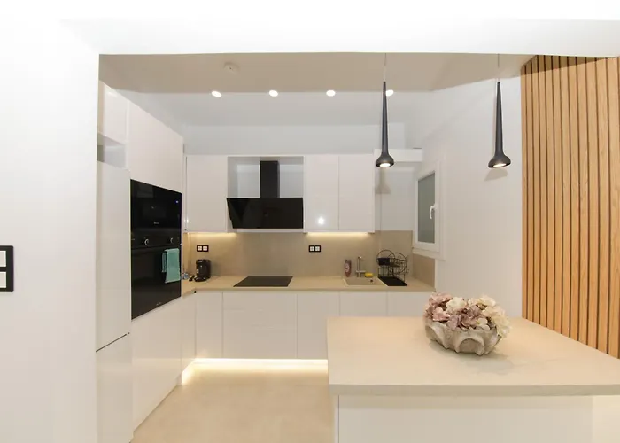 Apartment Heaven By The Sea !