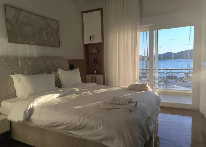 Apartment Heaven By The Sea ! *