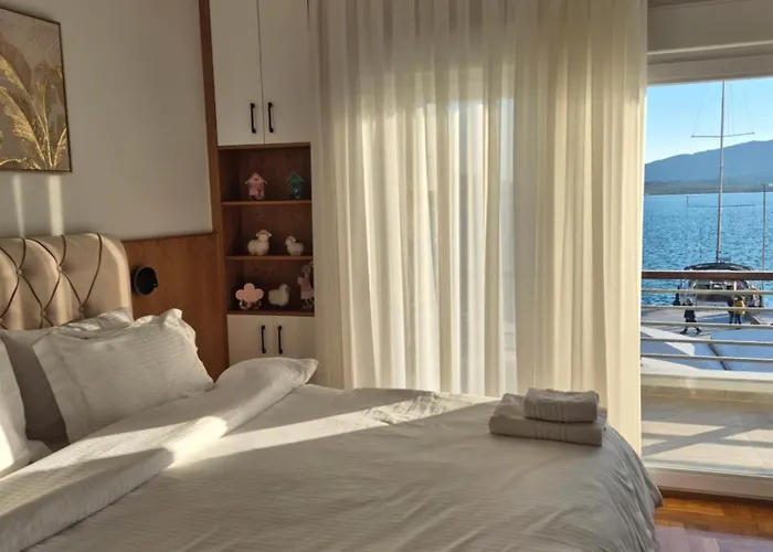 Apartment Heaven By The Sea ! *